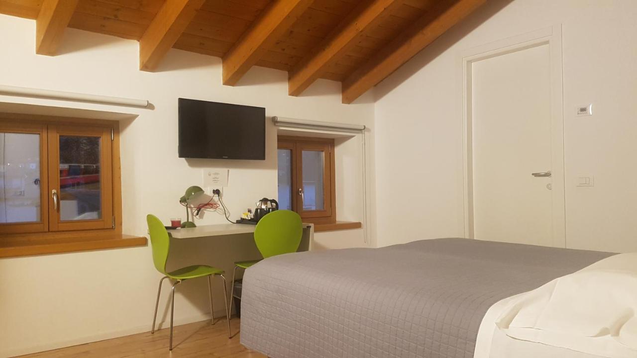 Le Stanze Del Trenino Rosso Bed & Breakfast Тирано Екстериор снимка