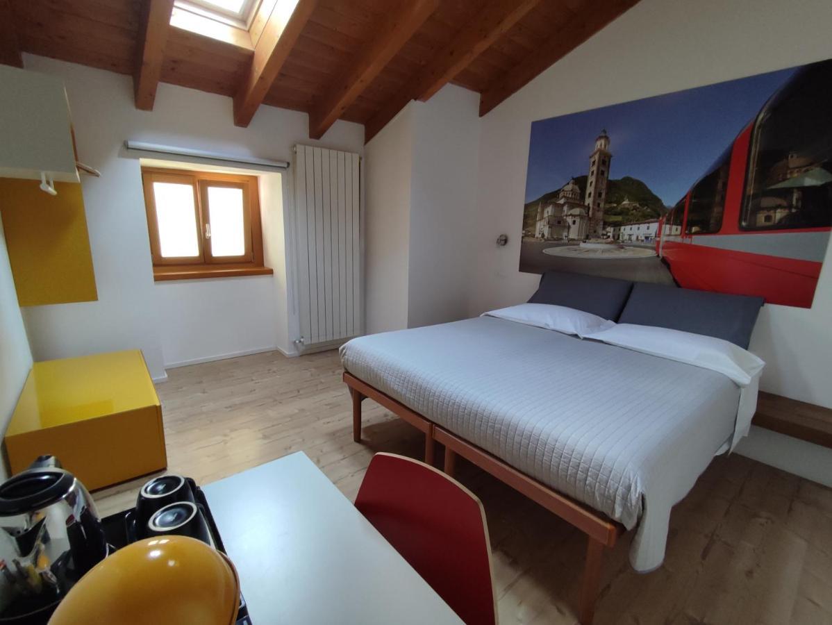 Le Stanze Del Trenino Rosso Bed & Breakfast Тирано Екстериор снимка