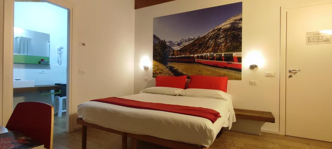 Le Stanze Del Trenino Rosso Bed & Breakfast Тирано Екстериор снимка