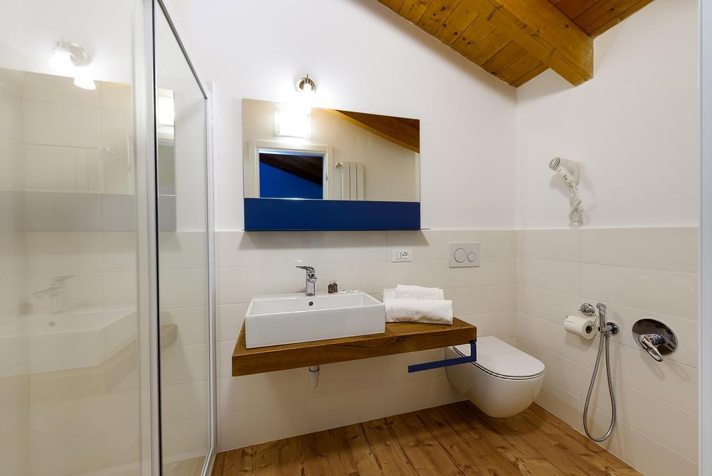 Le Stanze Del Trenino Rosso Bed & Breakfast Тирано Екстериор снимка