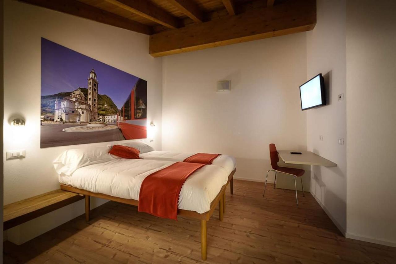 Le Stanze Del Trenino Rosso Bed & Breakfast Тирано Екстериор снимка