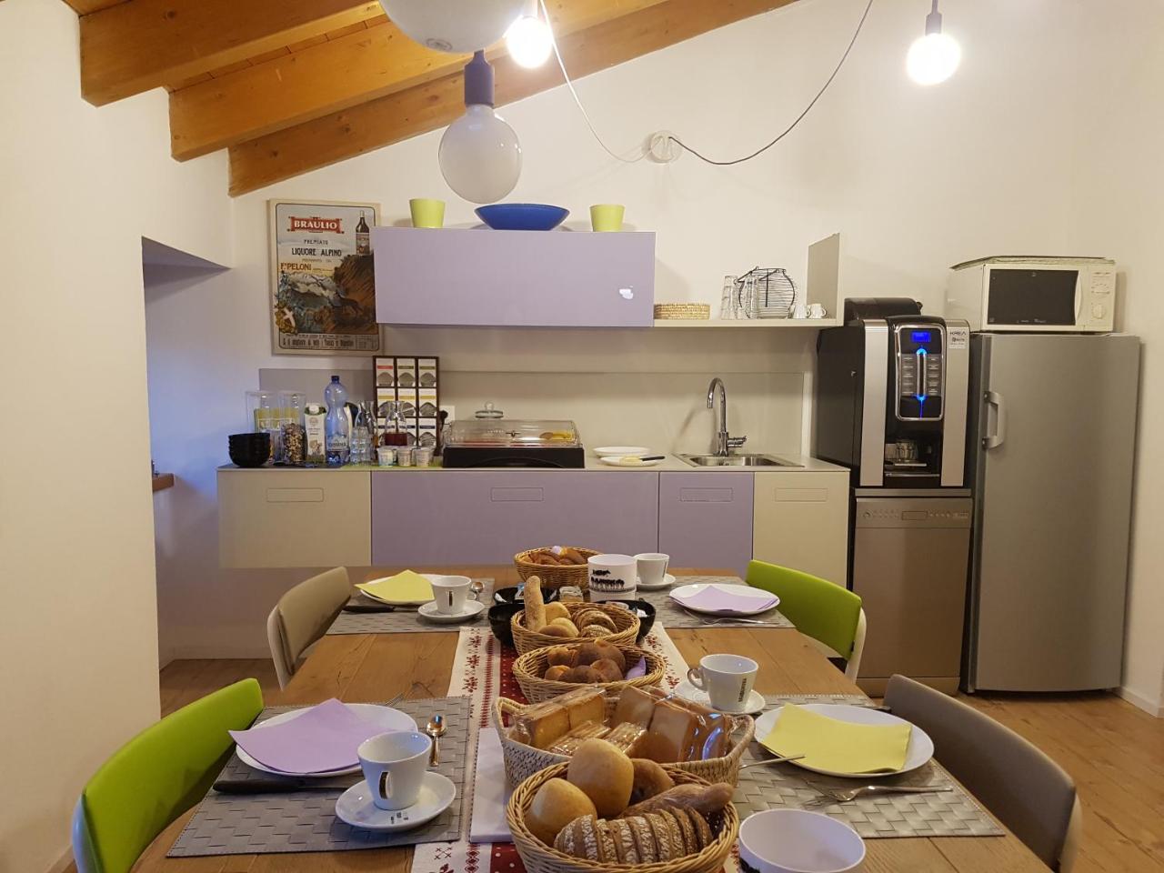 Le Stanze Del Trenino Rosso Bed & Breakfast Тирано Екстериор снимка